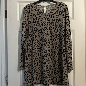 Leopard print top